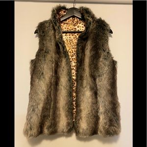 Faux fur vest - looks real size medium